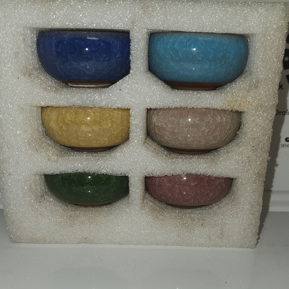 Set of Colorful Ceramic Pots - Picture 5 of 5
